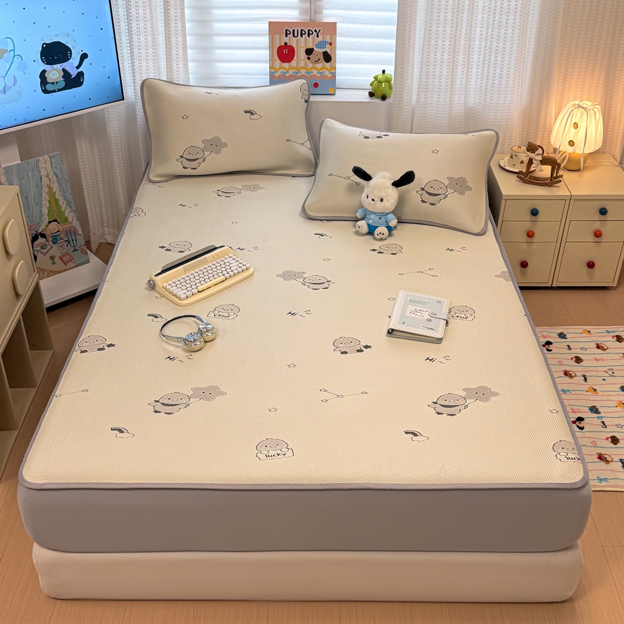 91家纺网 家纺一手货源 找家纺 懒猫家纺 2026新款卡通提花凉豆豆床笠款凉席 萌趣鸭丫-床笠款