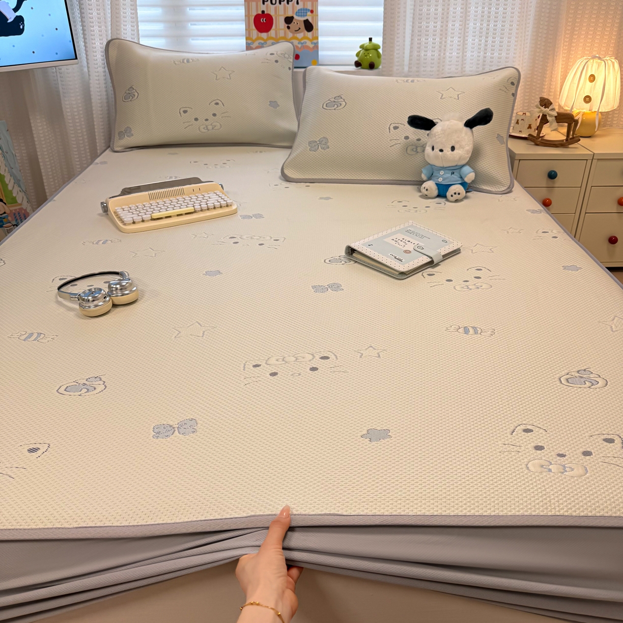 91家纺网 家纺一手货源 找家纺 懒猫家纺 2026新款卡通提花凉豆豆床笠款凉席 星糖蓝猫-床笠款