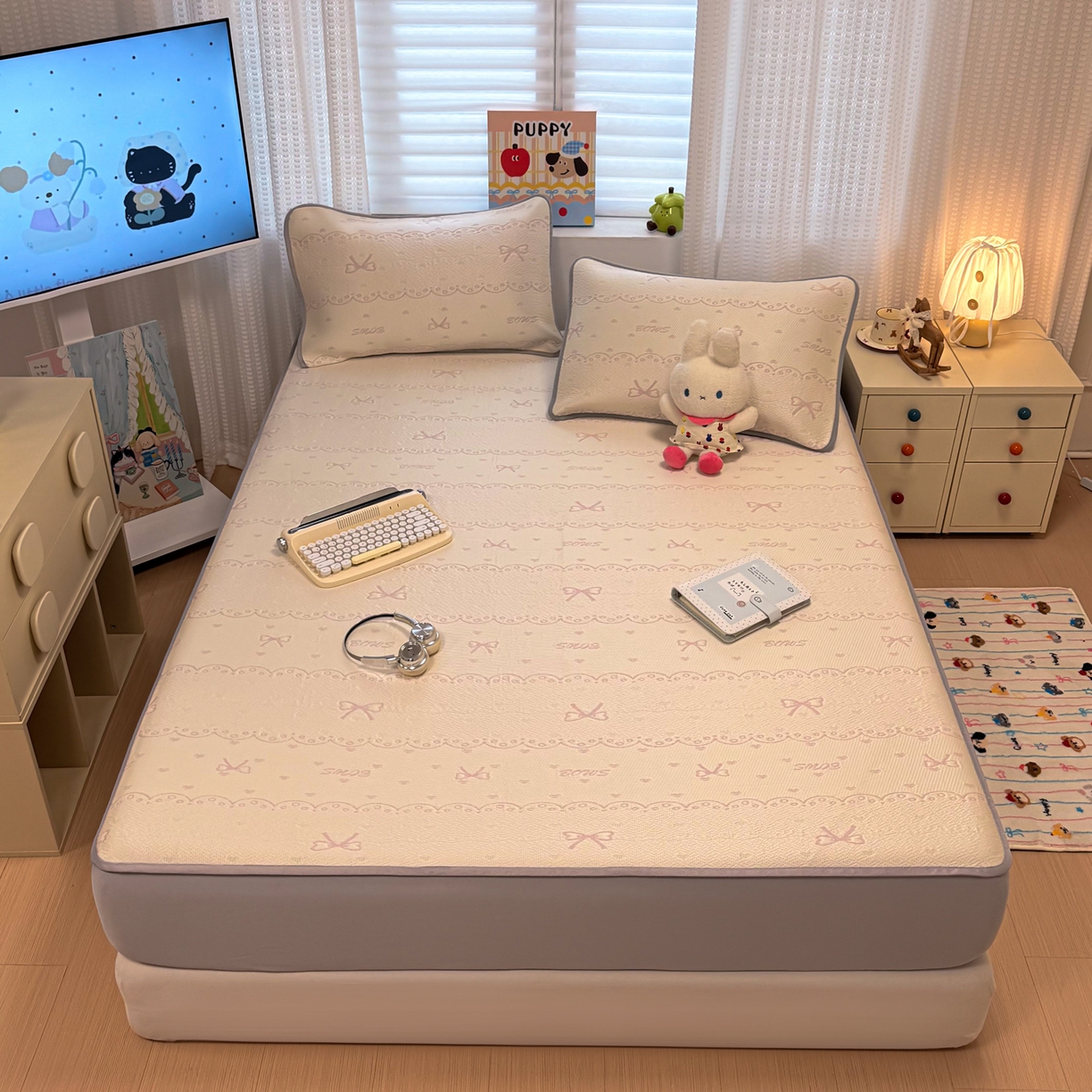 91家纺网 家纺一手货源 找家纺 懒猫家纺 2026新款卡通提花凉豆豆床笠款凉席 少女甜梦-床笠款