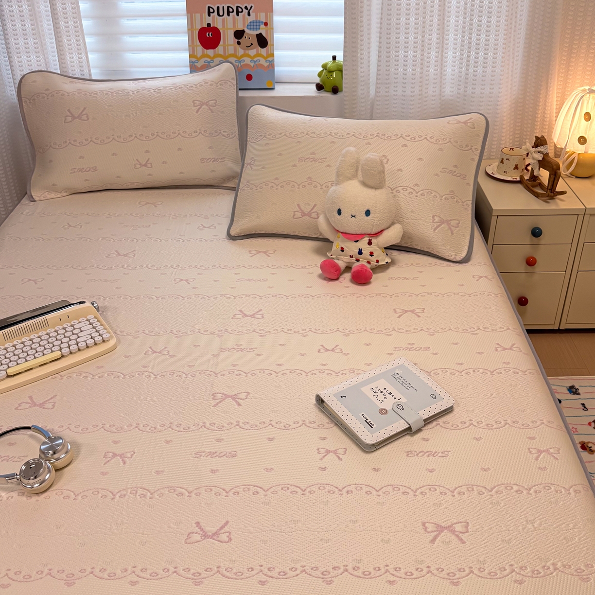 91家纺网 家纺一手货源 找家纺 懒猫家纺 2026新款卡通提花凉豆豆床笠款凉席 少女甜梦-床笠款