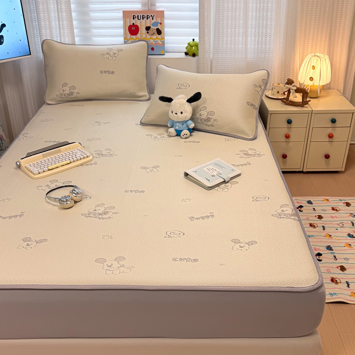 91家纺网 家纺一手货源 找家纺 懒猫家纺 2026新款卡通提花凉豆豆床笠款凉席 活力狗仔-床笠款