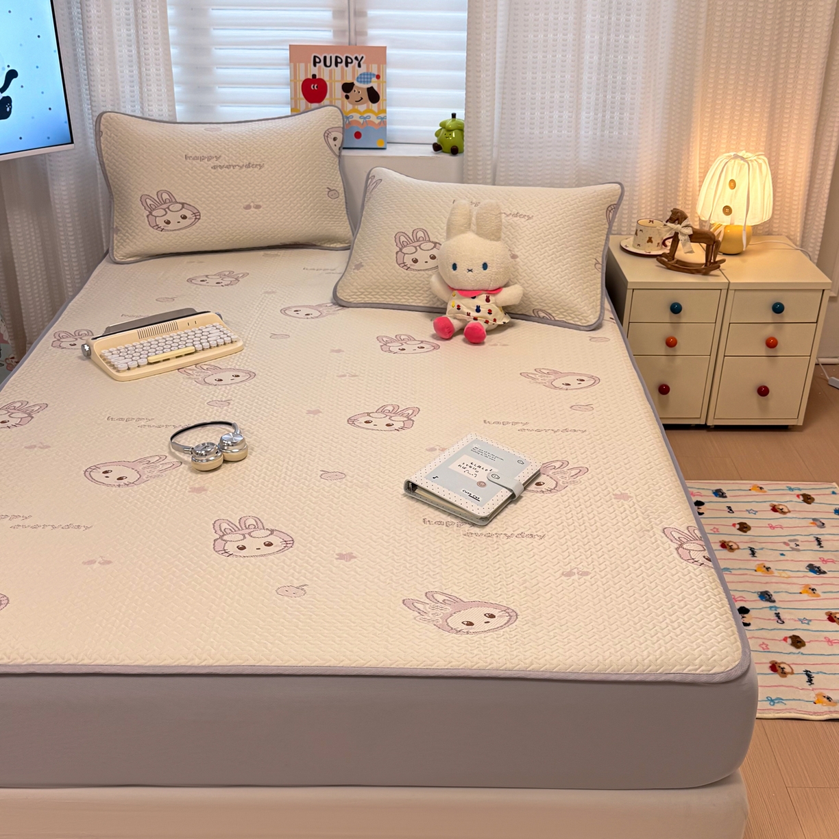 91家纺网 家纺一手货源 找家纺 懒猫家纺 2026新款卡通提花凉豆豆床笠款凉席 粉绒兔子-床笠款