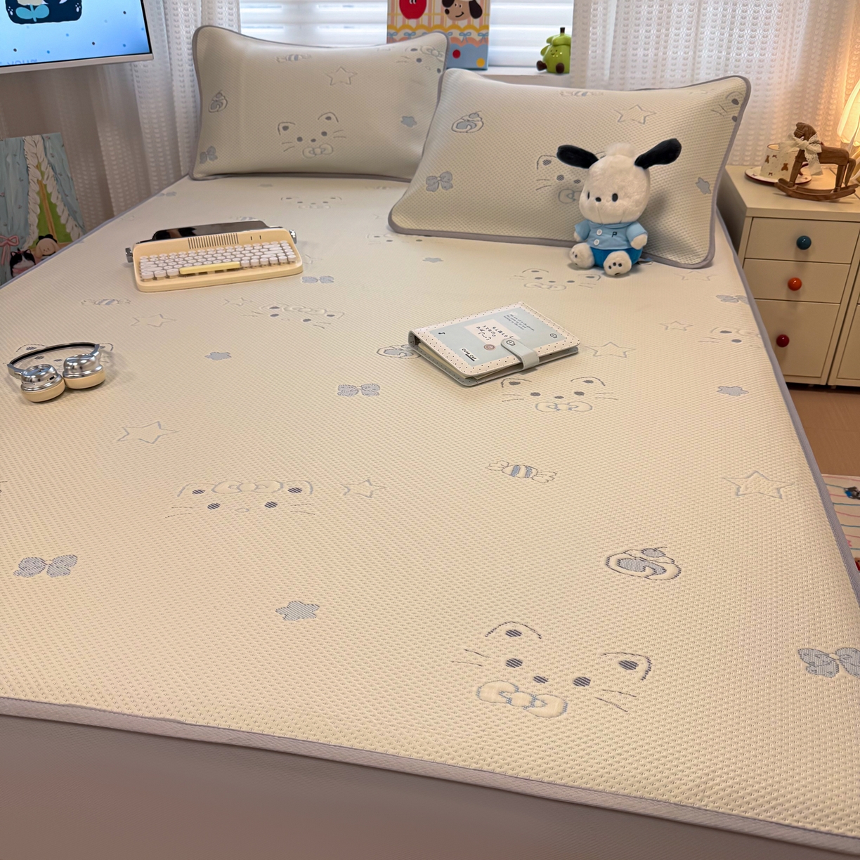 91家纺网 家纺一手货源 找家纺 懒猫家纺 2026新款卡通提花凉豆豆床笠款凉席 星糖蓝猫-床笠款