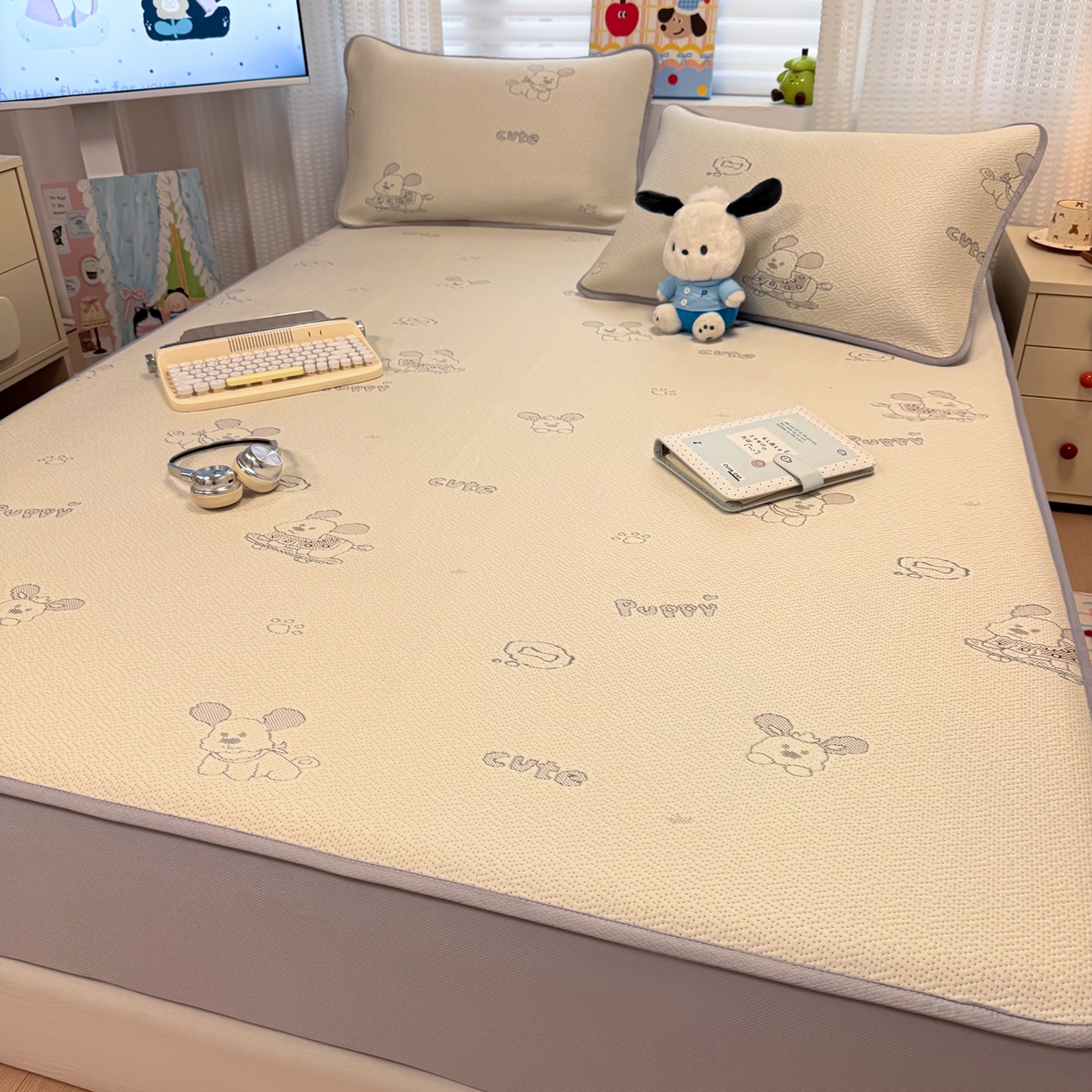 91家纺网 家纺一手货源 找家纺 懒猫家纺 2026新款卡通提花凉豆豆床笠款凉席 活力狗仔-床笠款