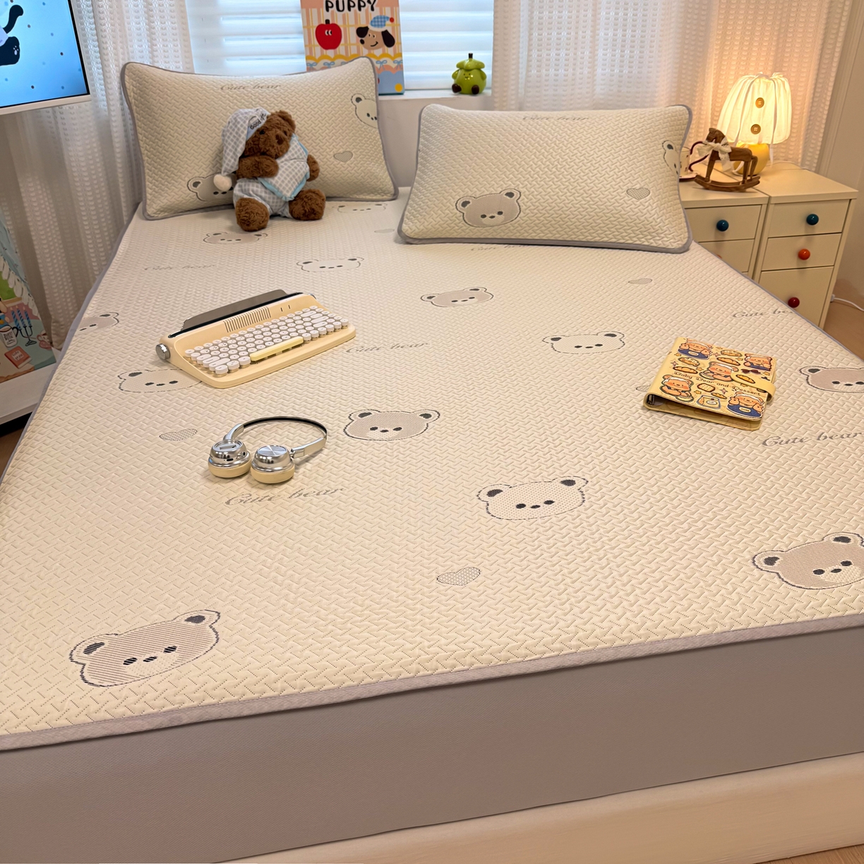 91家纺网 家纺一手货源 找家纺 懒猫家纺 2026新款卡通提花凉豆豆床笠款凉席 爱心小熊-床笠款