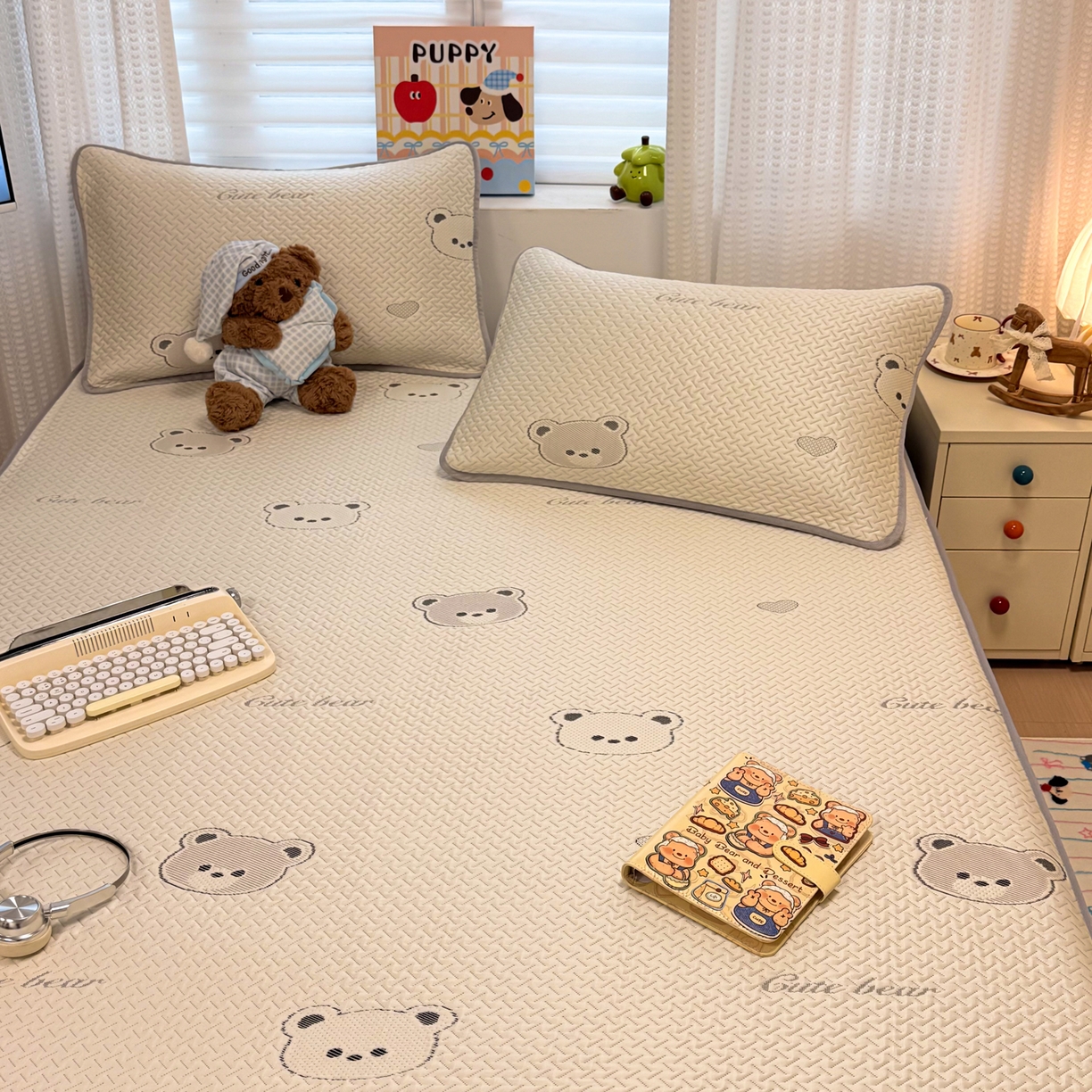 91家纺网 家纺一手货源 找家纺 懒猫家纺 2026新款卡通提花凉豆豆床笠款凉席 爱心小熊-床笠款