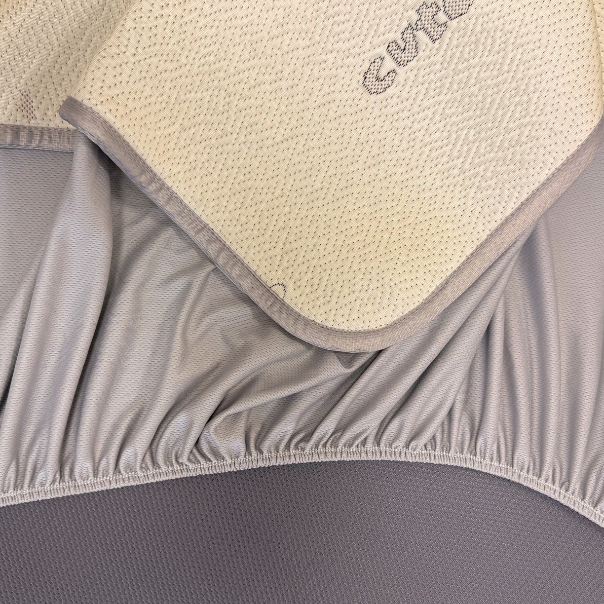 91家纺网 家纺一手货源 找家纺 懒猫家纺 2026新款卡通提花凉豆豆床笠款凉席 活力狗仔-床笠款