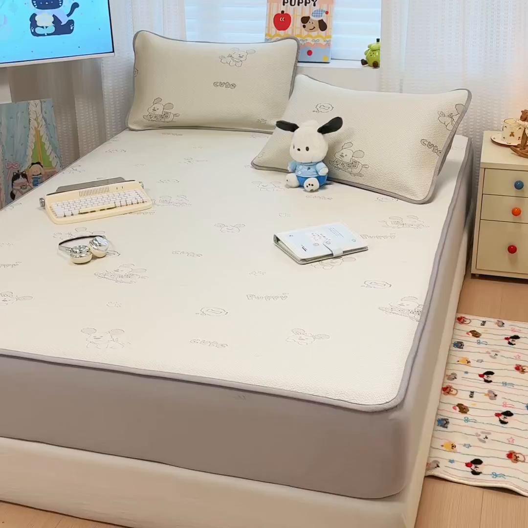 91家纺网 家纺一手货源 找家纺 懒猫家纺 2026新款卡通提花凉豆豆床笠款凉席 活力狗仔-床笠款