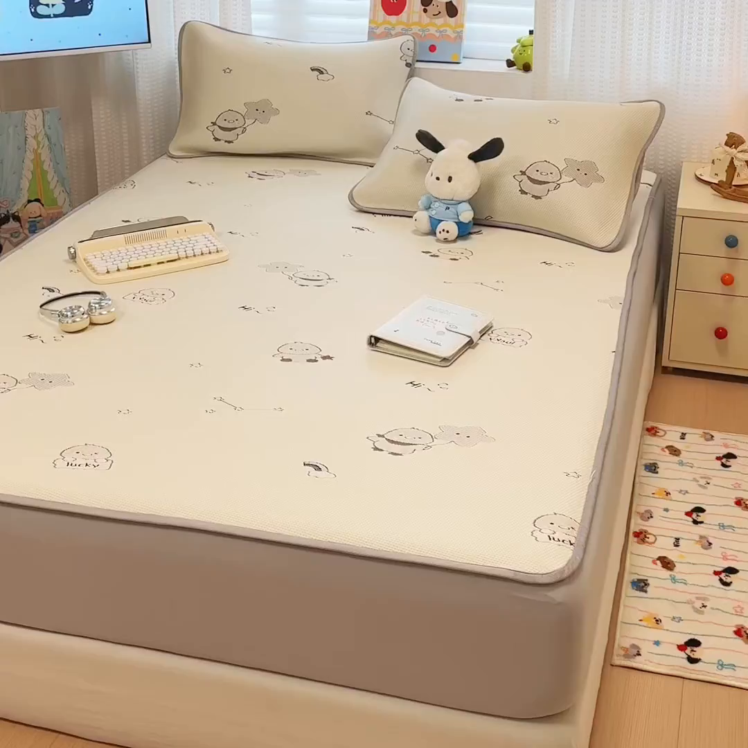 91家纺网 家纺一手货源 找家纺 懒猫家纺 2026新款卡通提花凉豆豆床笠款凉席 萌趣鸭丫-床笠款