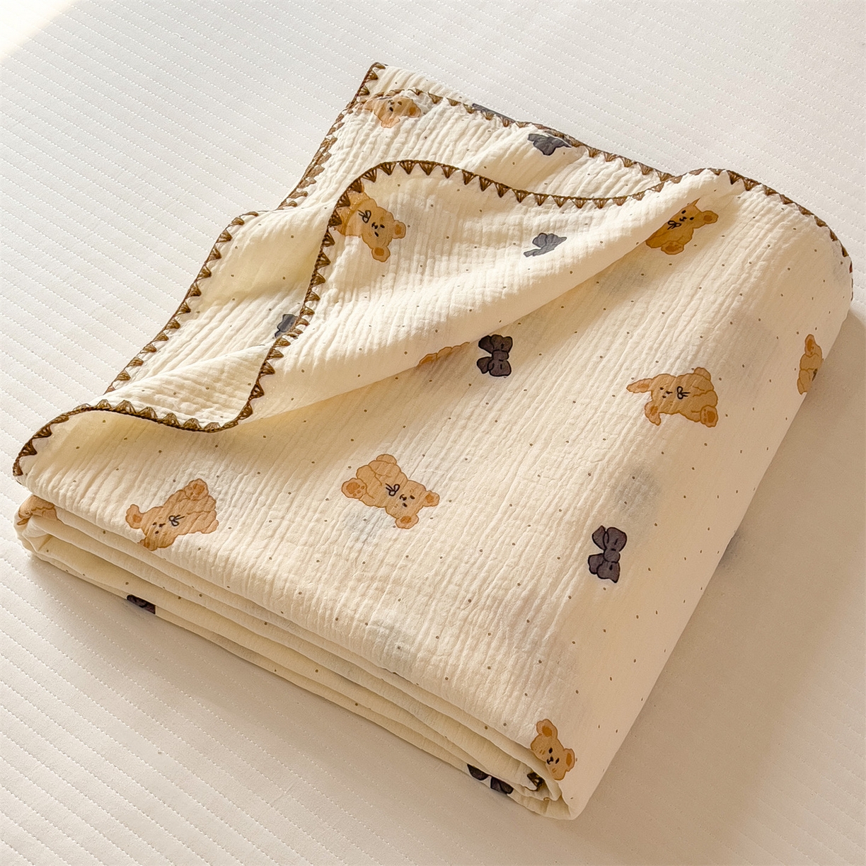 91家纺网 家纺一手货源 找家纺 布凡家居 2026新款A类贝壳边全棉双层纱布毯夏被毯盖毯双层纱浴巾毯 皱皱纱-小玩偶