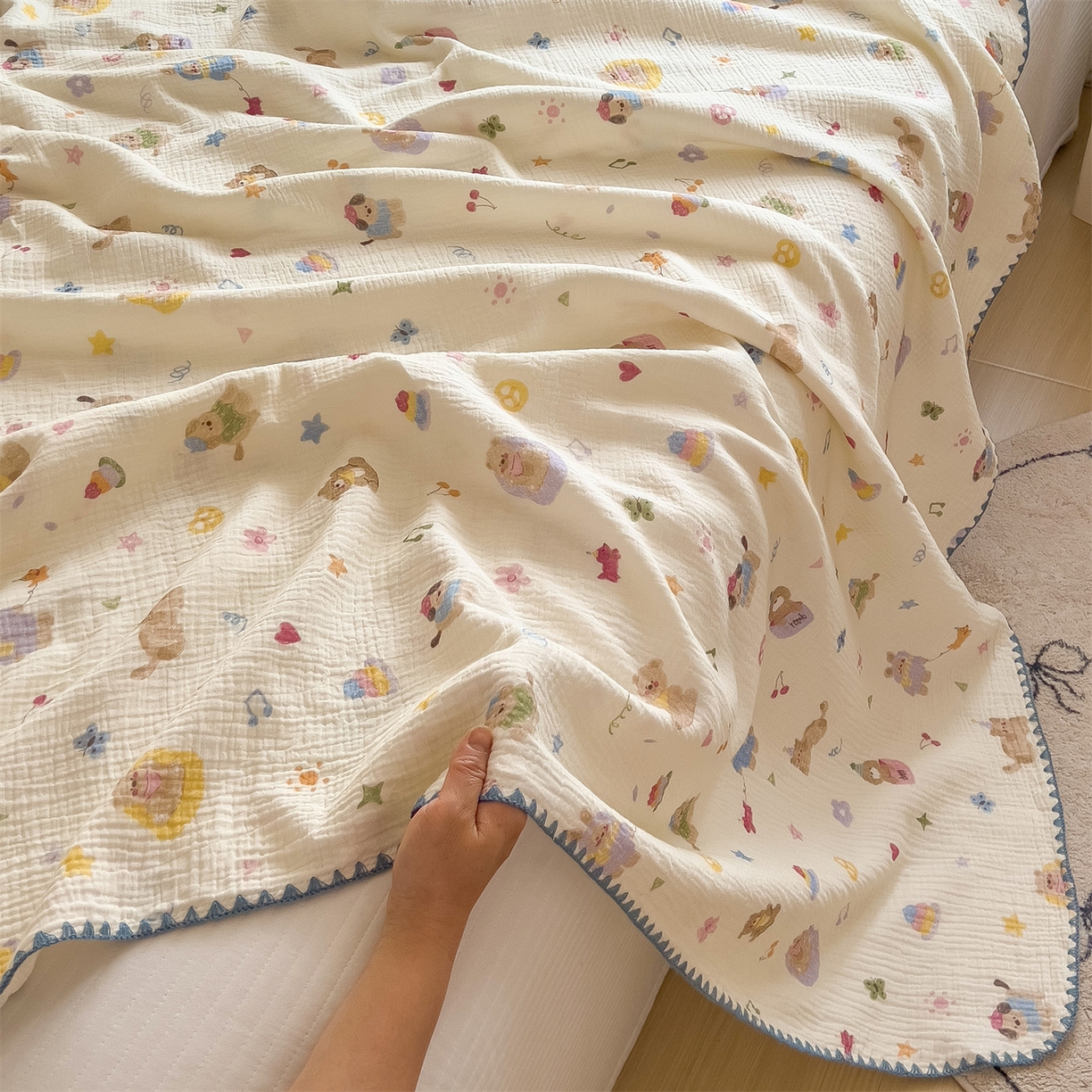 91家纺网 家纺一手货源 找家纺 布凡家居 2026新款A类贝壳边全棉双层纱布毯夏被毯盖毯双层纱浴巾毯 皱皱纱-音乐小狗