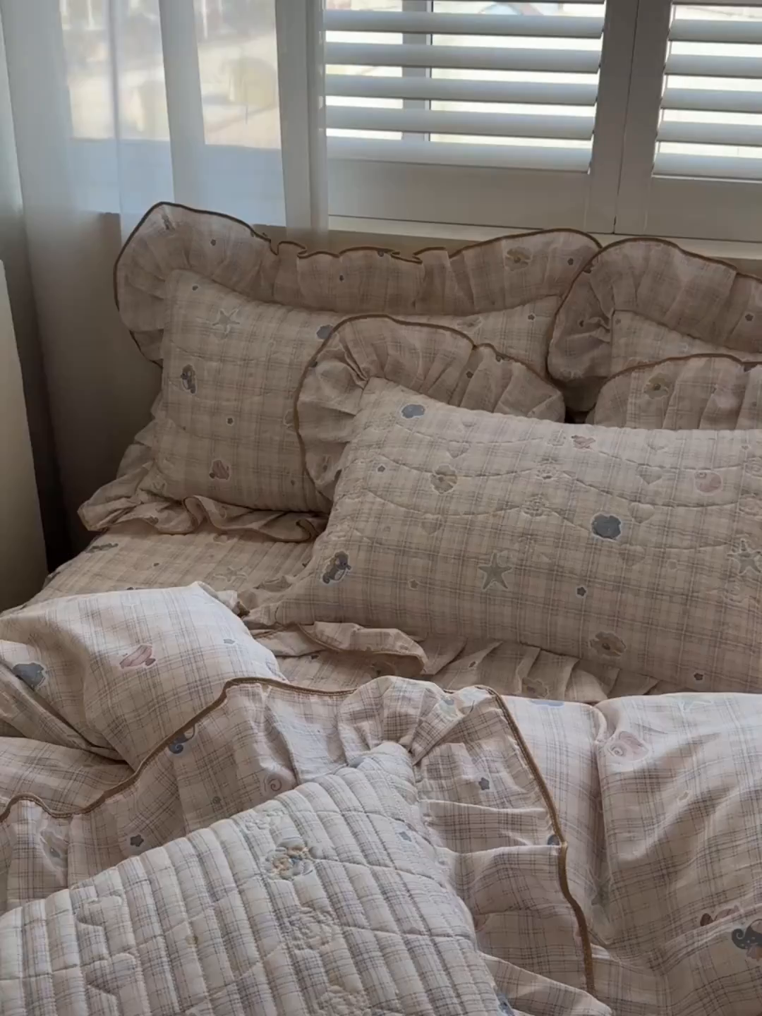 91家纺网 家纺一手货源 找家纺 （总）宜凡家纺 2026新款全棉印花夹棉花边床笠套件②--四件套