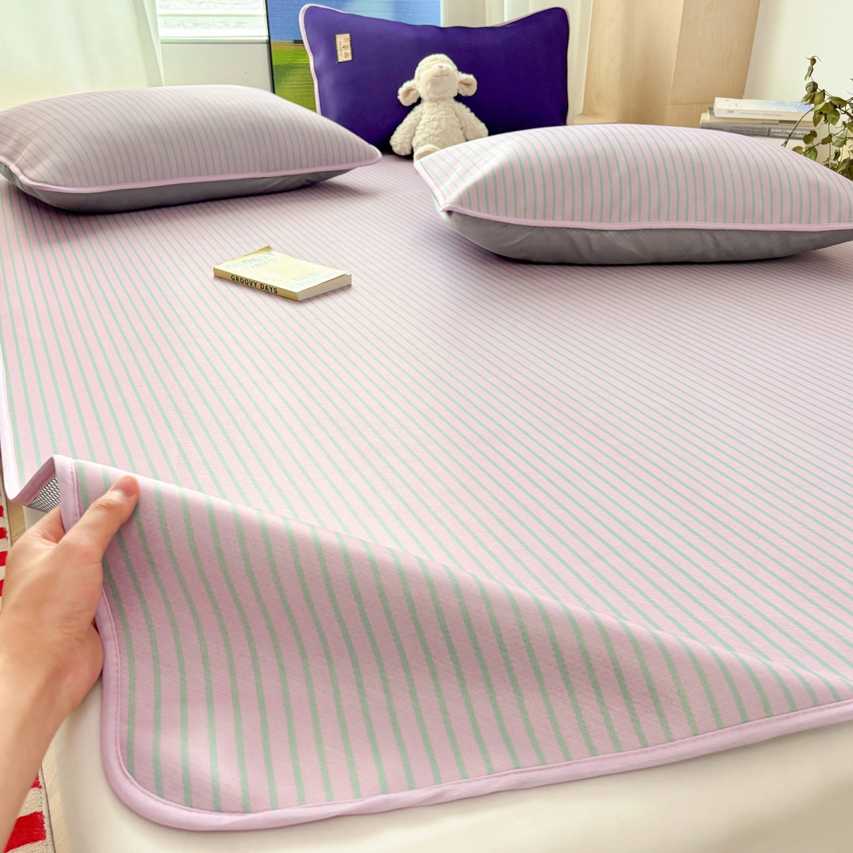 91家纺网 家纺一手货源 找家纺 （总）雅居纺家纺 2026新款简约条纹系列凉席牛奶丝三明治底冰丝凉席