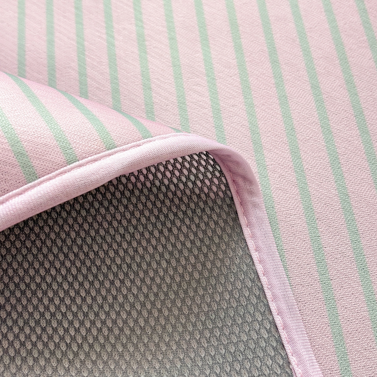 91家纺网 家纺一手货源 找家纺 （总）雅居纺家纺 2026新款简约条纹系列凉席牛奶丝三明治底冰丝凉席