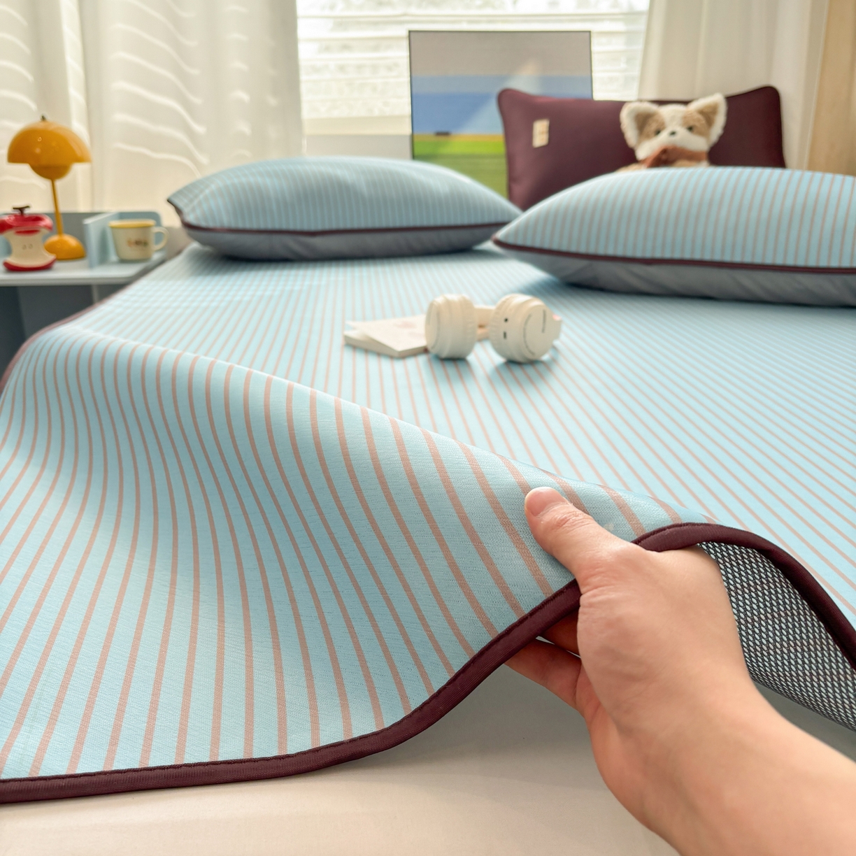 91家纺网 家纺一手货源 找家纺 （总）雅居纺家纺 2026新款简约条纹系列凉席牛奶丝三明治底冰丝凉席