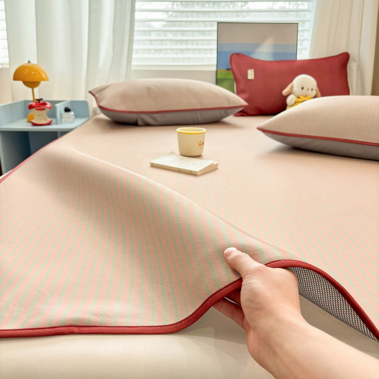 91家纺网 家纺一手货源 找家纺 （总）雅居纺家纺 2026新款简约条纹系列凉席牛奶丝三明治底冰丝凉席