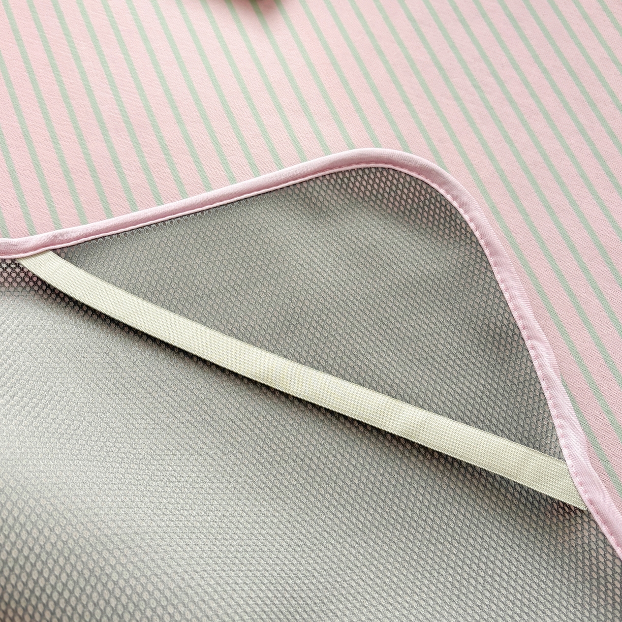 91家纺网 家纺一手货源 找家纺 （总）雅居纺家纺 2026新款简约条纹系列凉席牛奶丝三明治底冰丝凉席