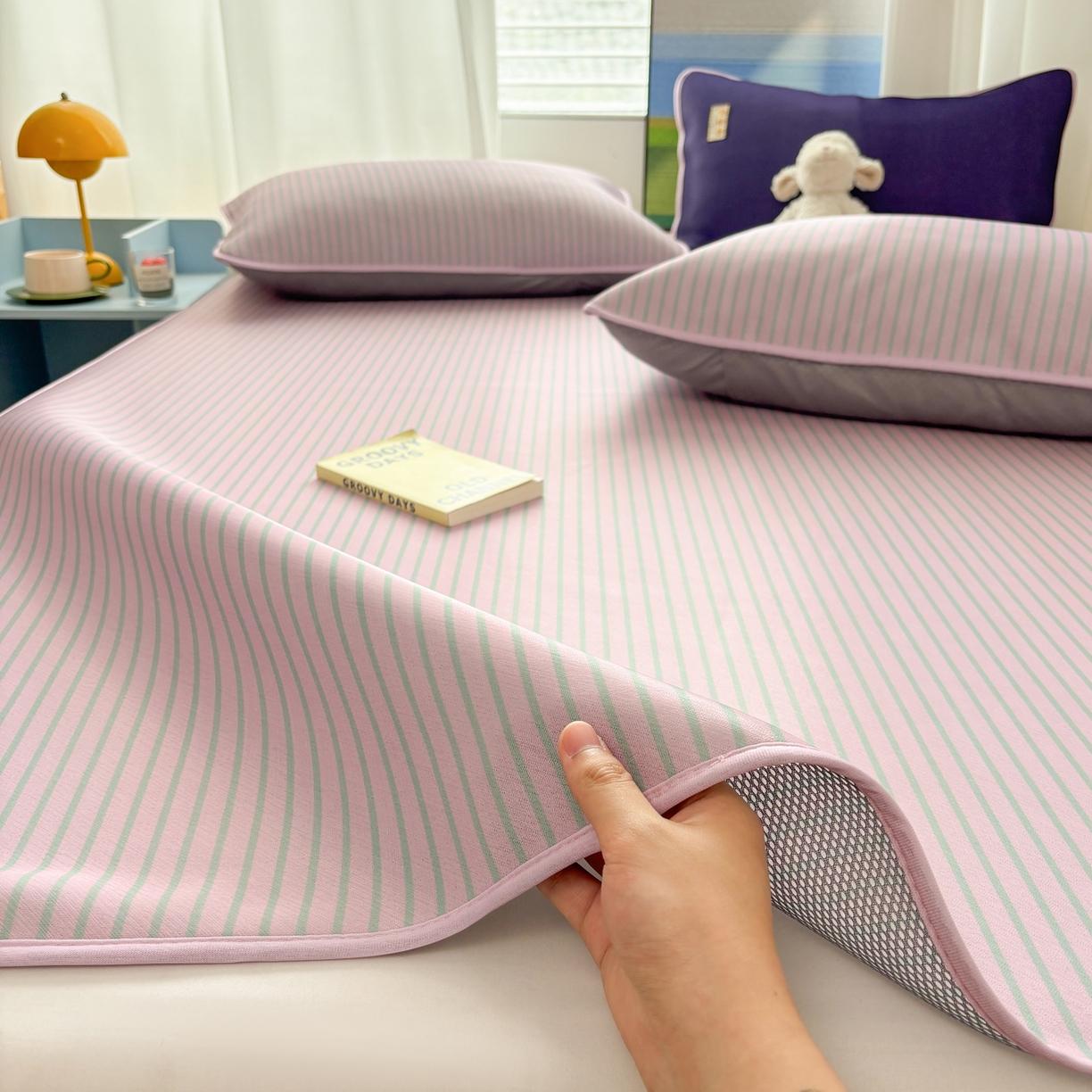 雅居纺家纺 2026新款简约条纹系列凉席牛奶丝三明治底冰丝凉席 简约豆沙条