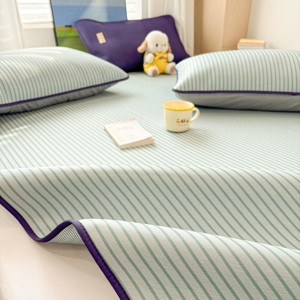 91家纺网 家纺一手货源 找家纺 雅居纺家纺 2026新款简约条纹系列凉席牛奶丝三明治底冰丝凉席 简约绿条