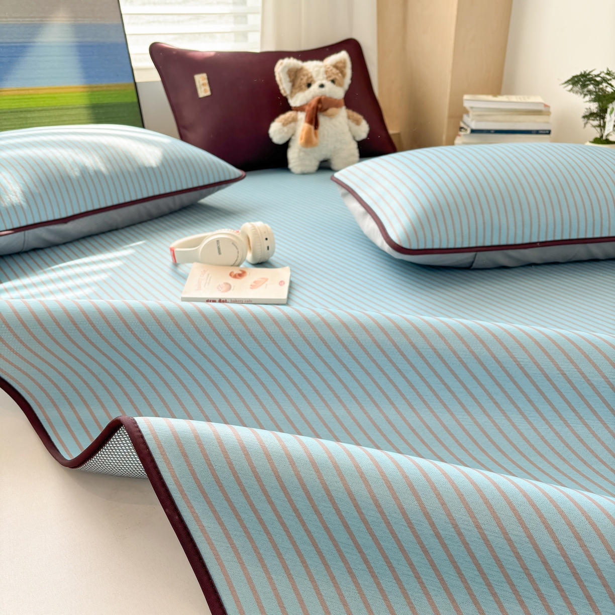 91家纺网 家纺一手货源 找家纺 雅居纺家纺 2026新款简约条纹系列凉席牛奶丝三明治底冰丝凉席 简约蓝条