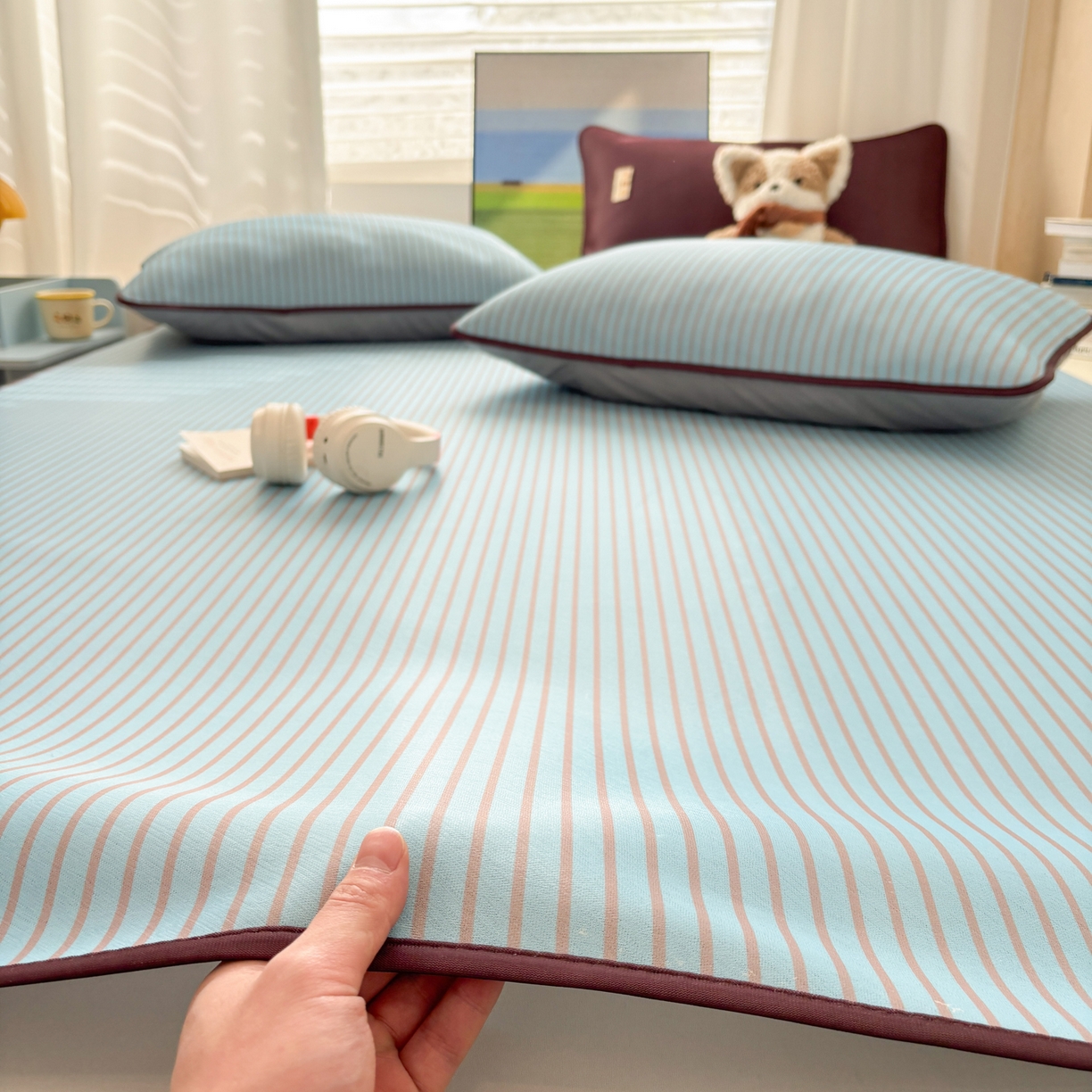 91家纺网 家纺一手货源 找家纺 雅居纺家纺 2026新款简约条纹系列凉席牛奶丝三明治底冰丝凉席 简约蓝条