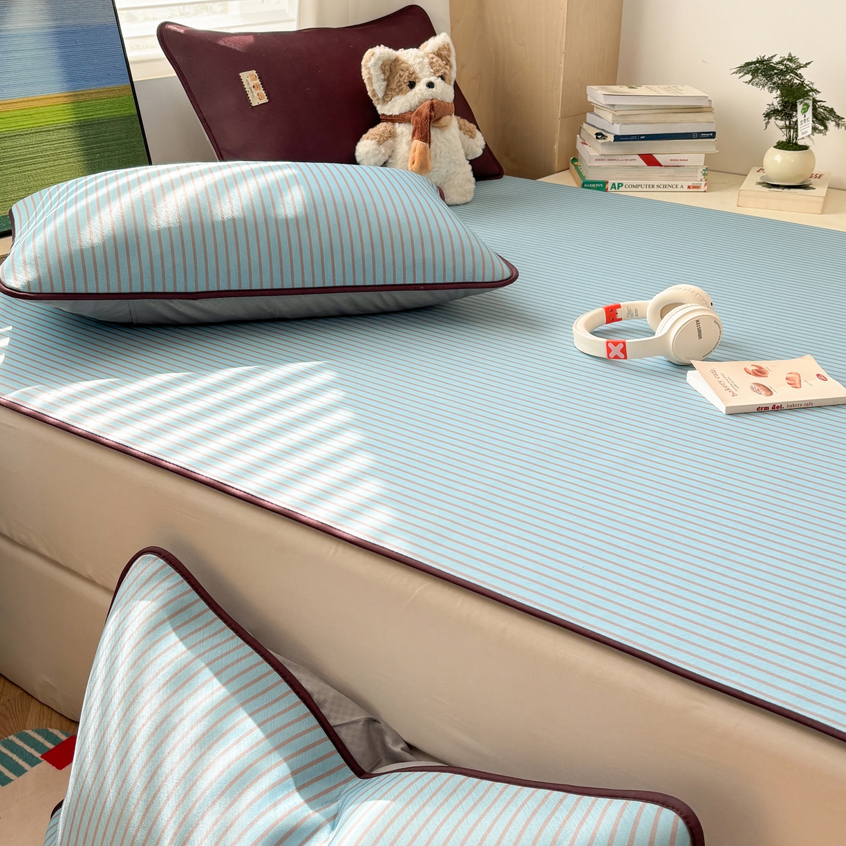 91家纺网 家纺一手货源 找家纺 雅居纺家纺 2026新款简约条纹系列凉席牛奶丝三明治底冰丝凉席 简约蓝条