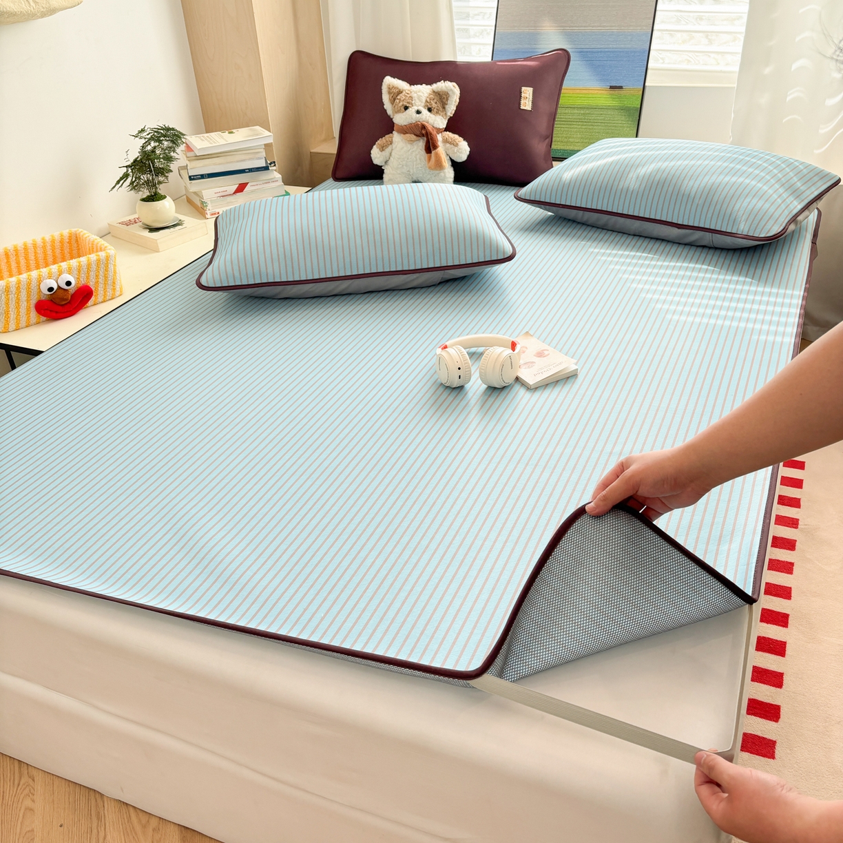 91家纺网 家纺一手货源 找家纺 雅居纺家纺 2026新款简约条纹系列凉席牛奶丝三明治底冰丝凉席 简约蓝条