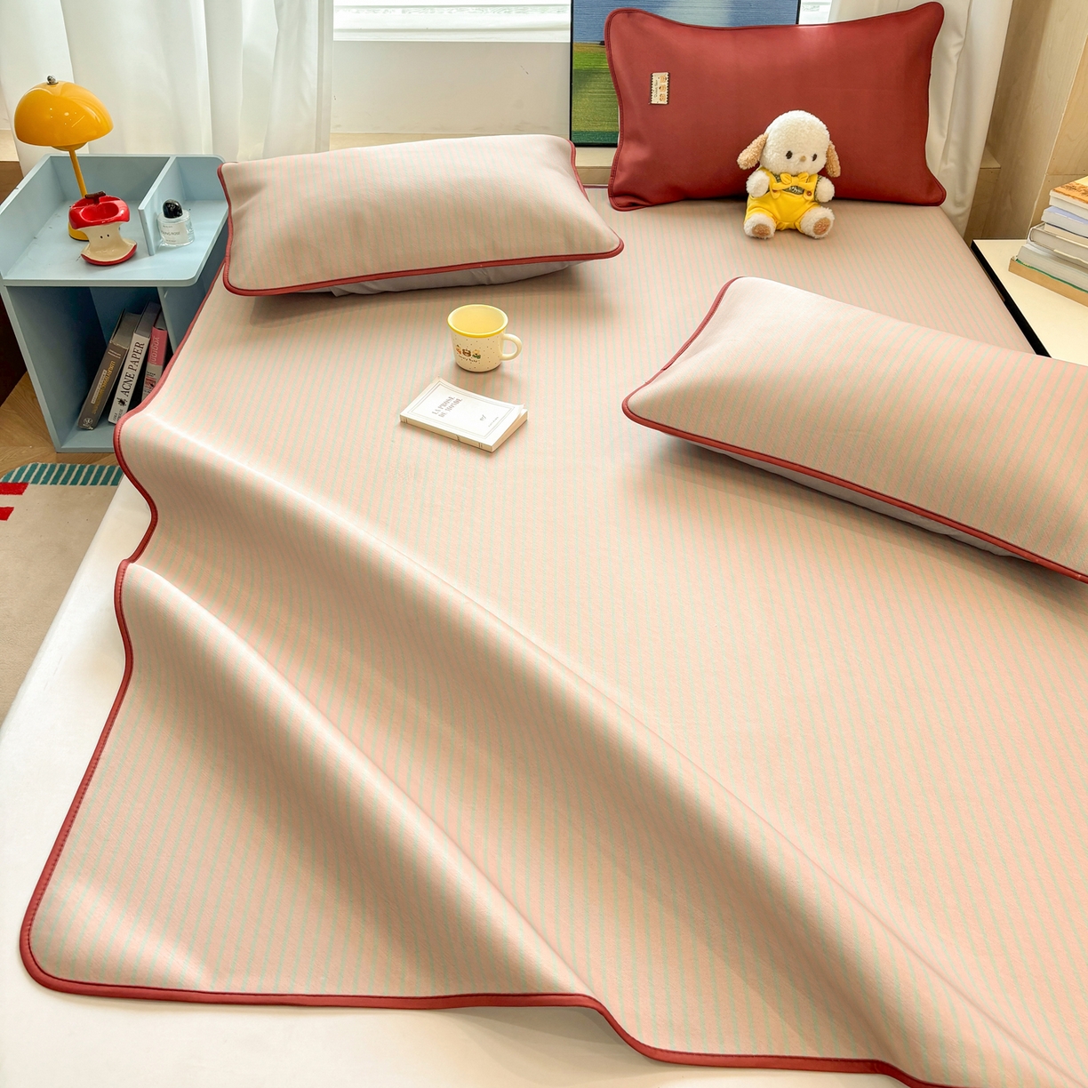 91家纺网 家纺一手货源 找家纺 雅居纺家纺 2026新款简约条纹系列凉席牛奶丝三明治底冰丝凉席 简约卡其条