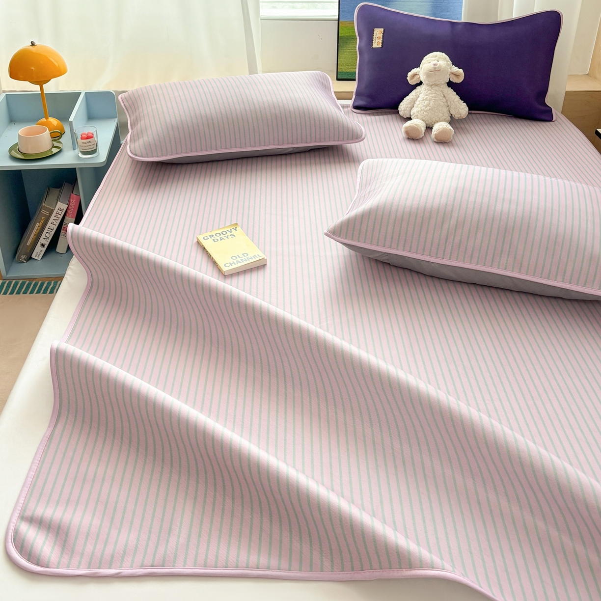 91家纺网 家纺一手货源 找家纺 雅居纺家纺 2026新款简约条纹系列凉席牛奶丝三明治底冰丝凉席 简约豆沙条