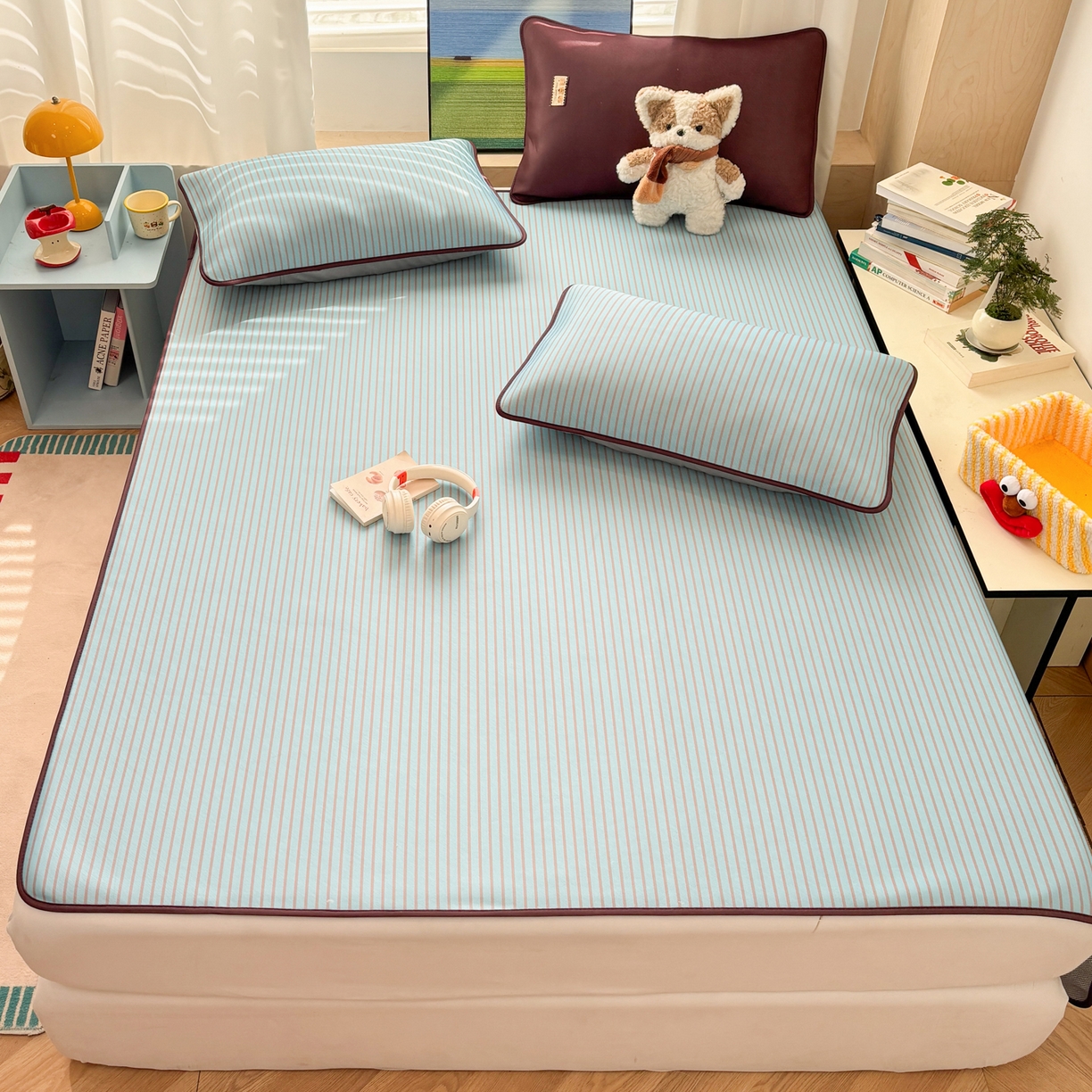 91家纺网 家纺一手货源 找家纺 雅居纺家纺 2026新款简约条纹系列凉席牛奶丝三明治底冰丝凉席 简约蓝条