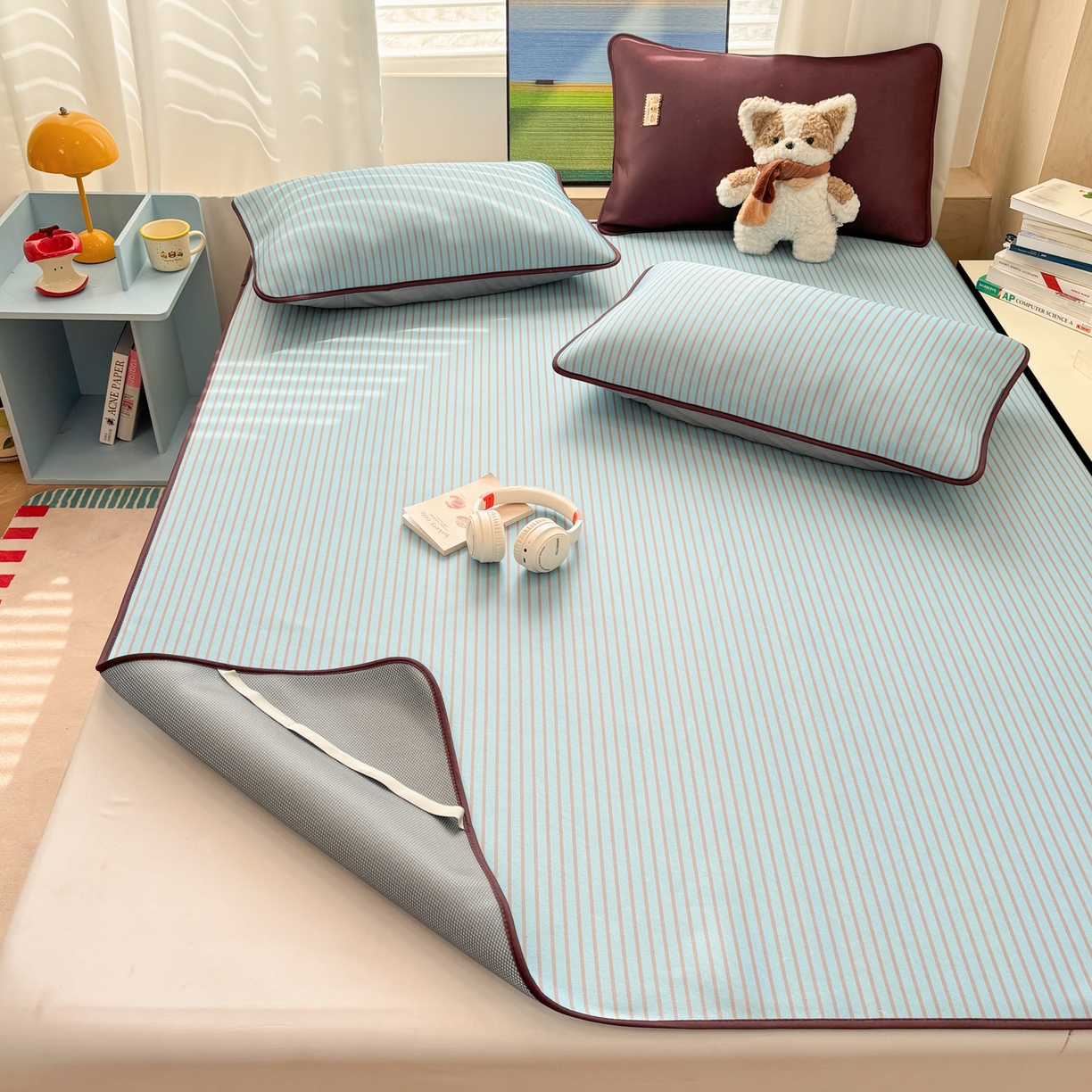 91家纺网 家纺一手货源 找家纺 雅居纺家纺 2026新款简约条纹系列凉席牛奶丝三明治底冰丝凉席 简约蓝条