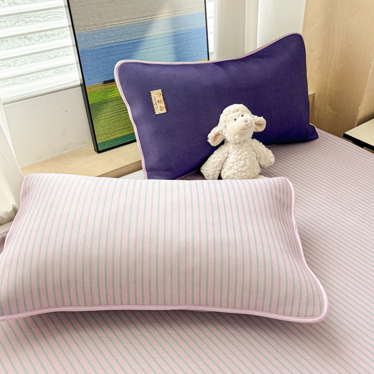 91家纺网 家纺一手货源 找家纺 雅居纺家纺 2026新款简约条纹系列凉席牛奶丝三明治底冰丝凉席 简约豆沙条