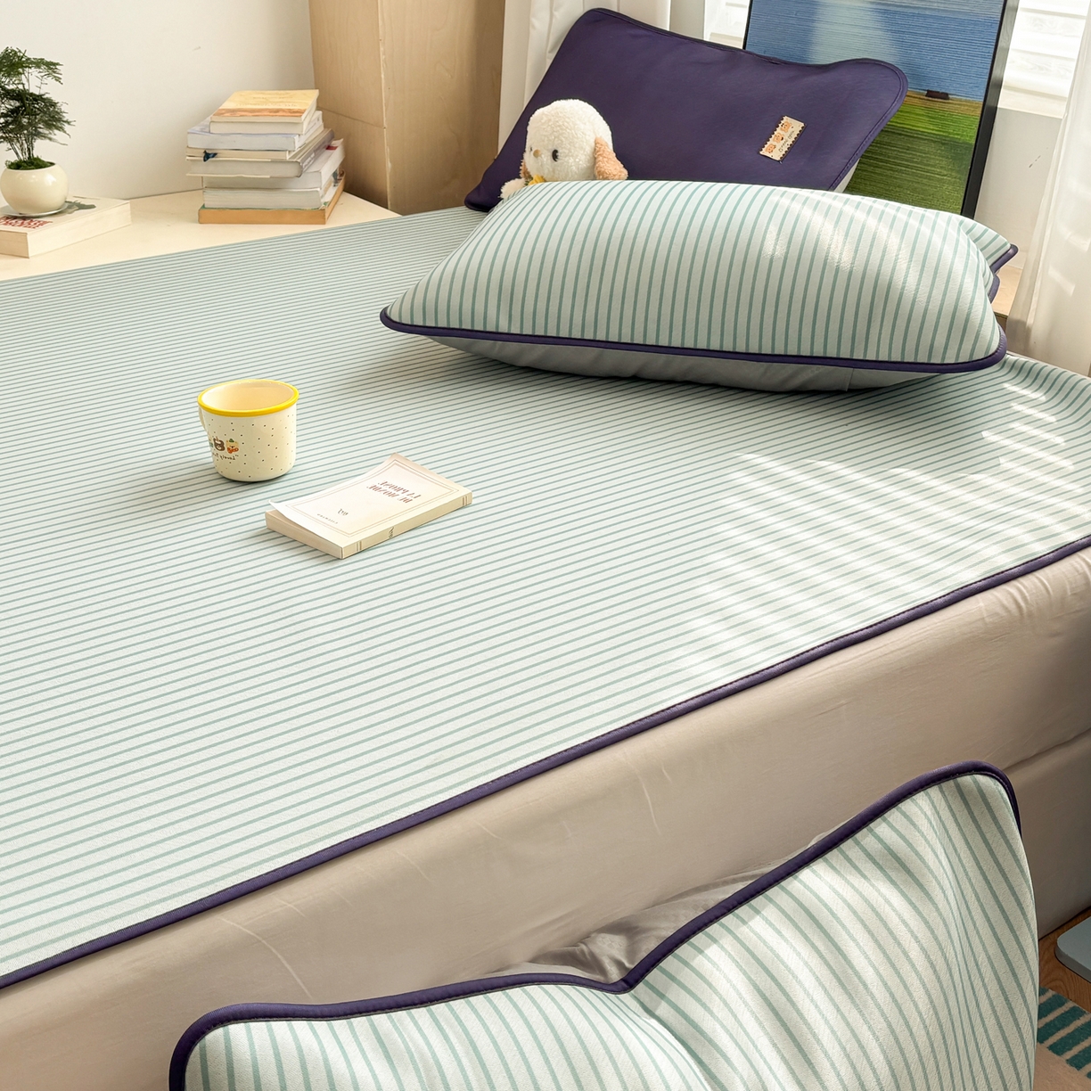 91家纺网 家纺一手货源 找家纺 雅居纺家纺 2026新款简约条纹系列凉席牛奶丝三明治底冰丝凉席 简约绿条