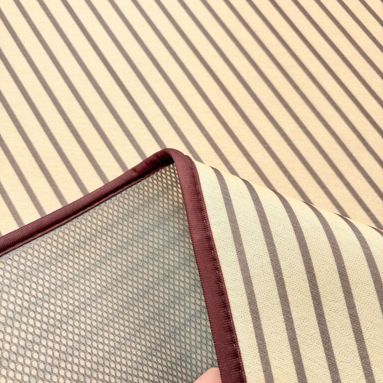 91家纺网 家纺一手货源 找家纺 雅居纺家纺 2026新款简约条纹系列凉席牛奶丝三明治底冰丝凉席 简约亮明黄条