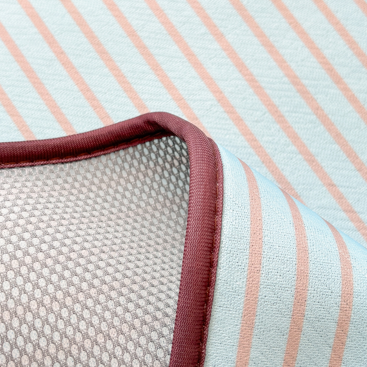 91家纺网 家纺一手货源 找家纺 雅居纺家纺 2026新款简约条纹系列凉席牛奶丝三明治底冰丝凉席 简约蓝条