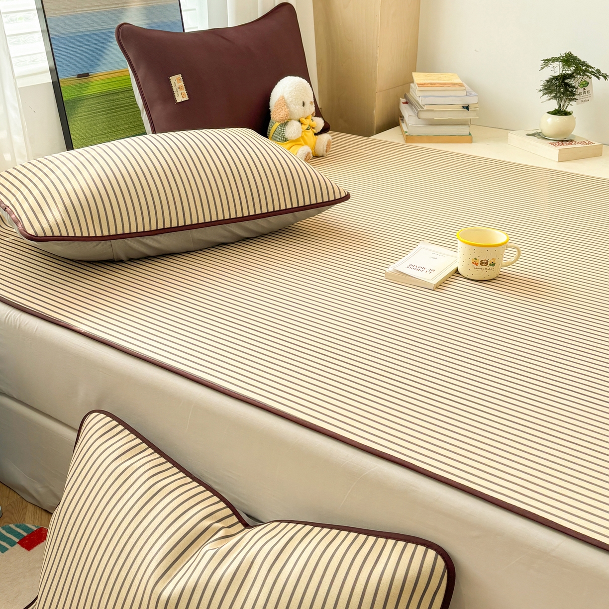 91家纺网 家纺一手货源 找家纺 雅居纺家纺 2026新款简约条纹系列凉席牛奶丝三明治底冰丝凉席 简约亮明黄条