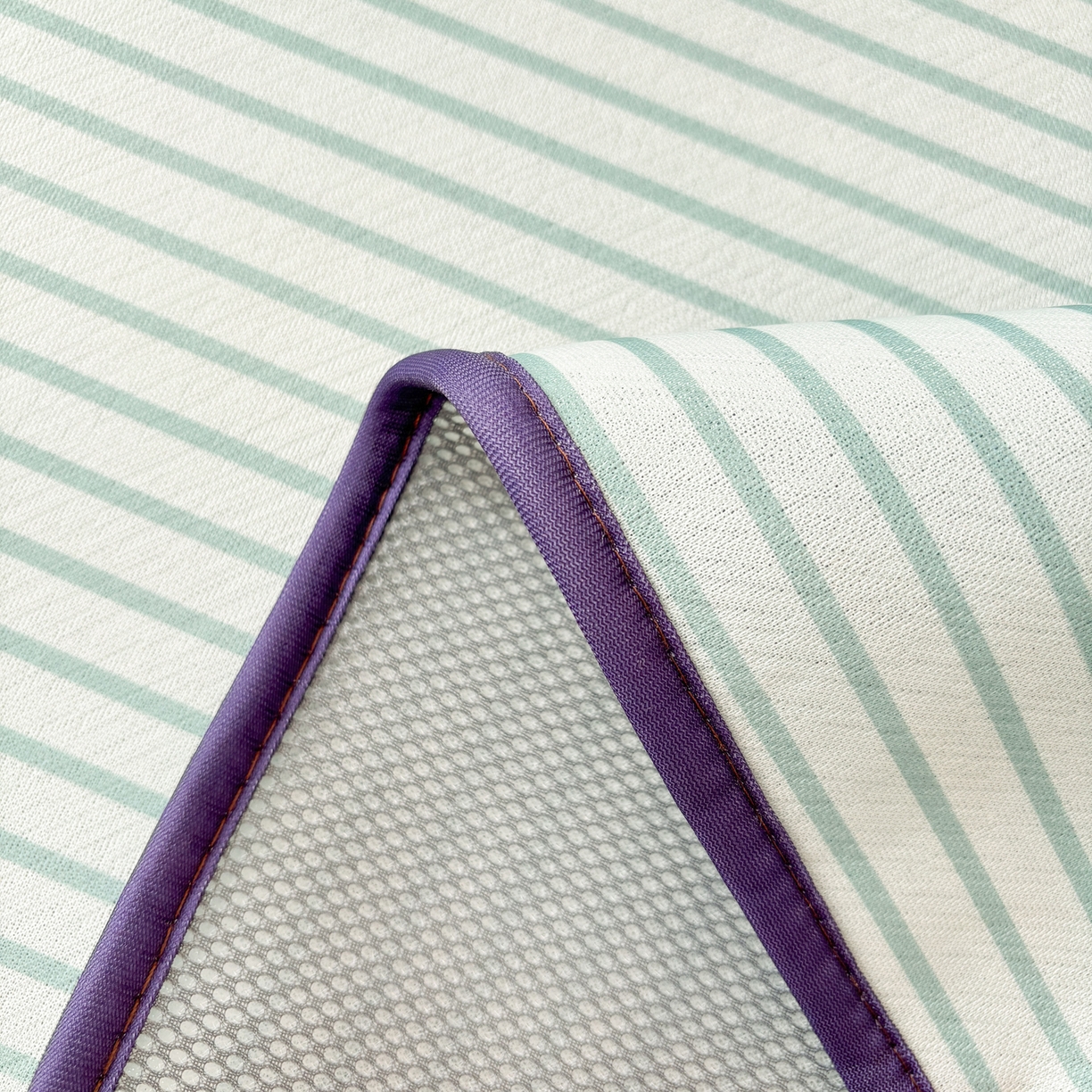 91家纺网 家纺一手货源 找家纺 雅居纺家纺 2026新款简约条纹系列凉席牛奶丝三明治底冰丝凉席 简约绿条