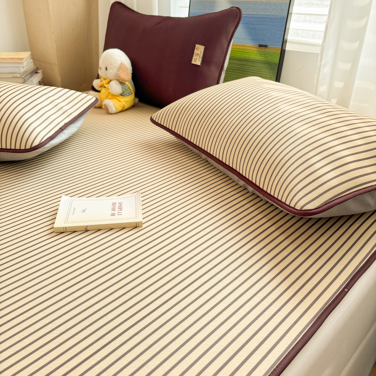 91家纺网 家纺一手货源 找家纺 雅居纺家纺 2026新款简约条纹系列凉席牛奶丝三明治底冰丝凉席 简约亮明黄条