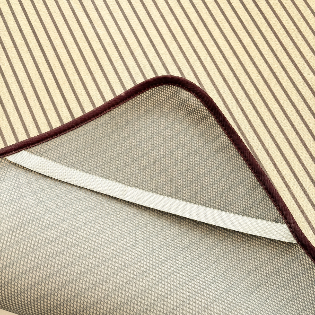 91家纺网 家纺一手货源 找家纺 雅居纺家纺 2026新款简约条纹系列凉席牛奶丝三明治底冰丝凉席 简约亮明黄条