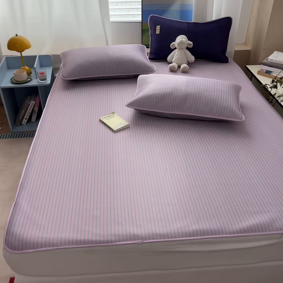 91家纺网 家纺一手货源 找家纺 （总）雅居纺家纺 2026新款简约条纹系列凉席牛奶丝三明治底冰丝凉席