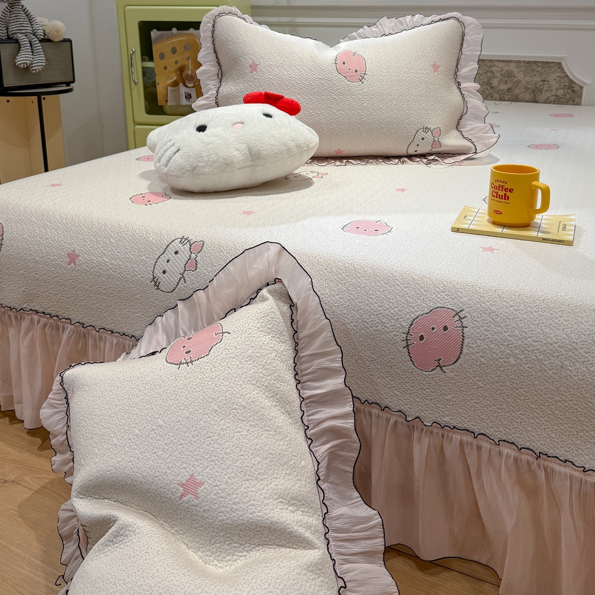 91家纺网 家纺一手货源 找家纺 （总）雅居纺家纺 2026新款PE凉感卡通床裙床盖凉席韩版花边加厚三明治底PE凉感席