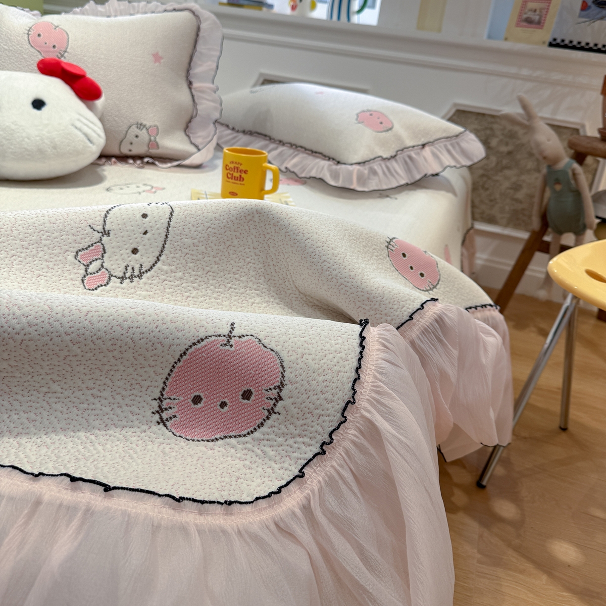 91家纺网 家纺一手货源 找家纺 （总）雅居纺家纺 2026新款PE凉感卡通床裙床盖凉席韩版花边加厚三明治底PE凉感席