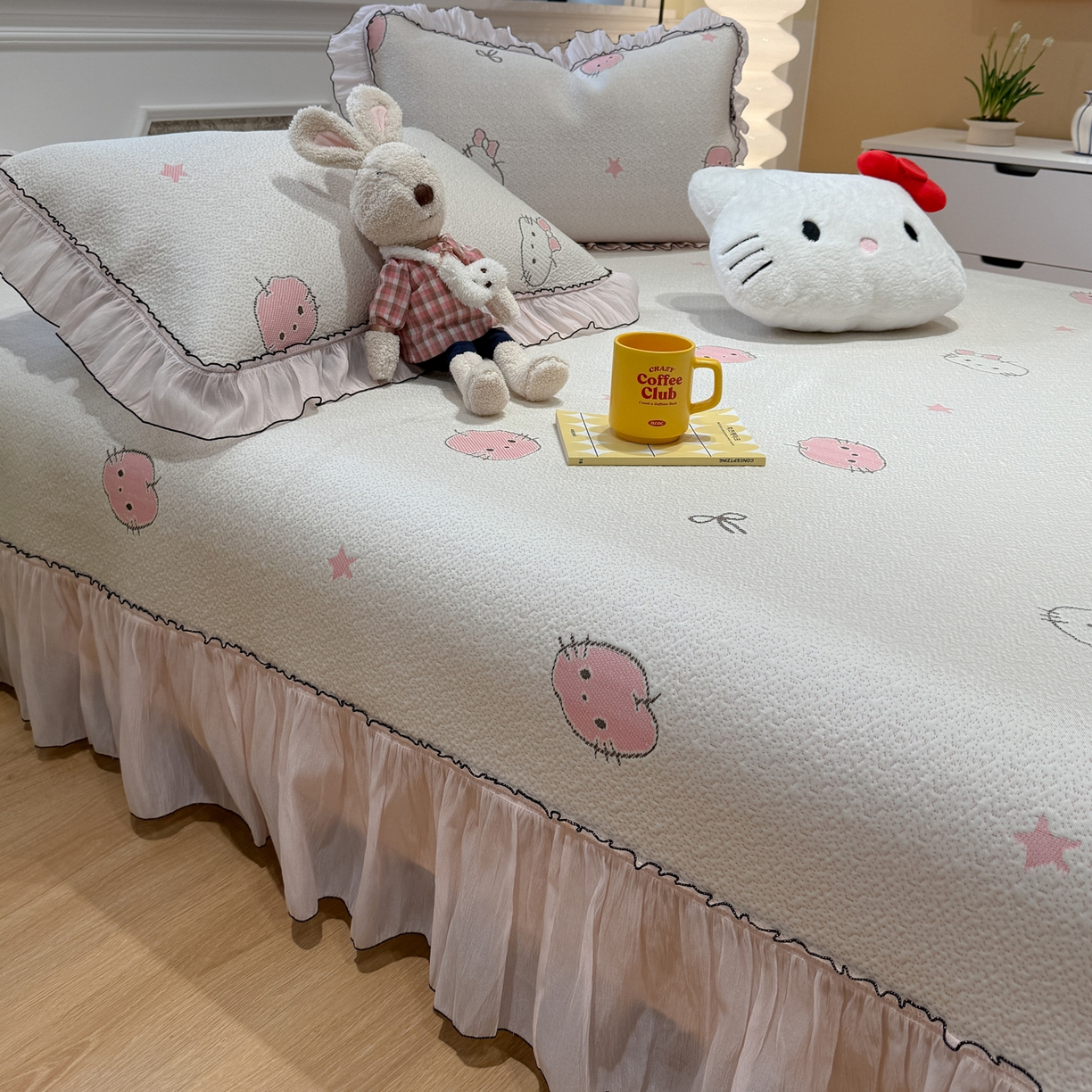 91家纺网 家纺一手货源 找家纺 （总）雅居纺家纺 2026新款PE凉感卡通床裙床盖凉席韩版花边加厚三明治底PE凉感席