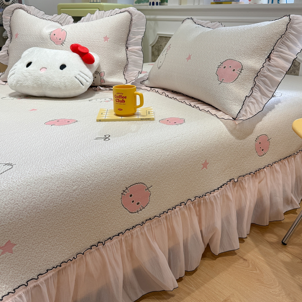 91家纺网 家纺一手货源 找家纺 （总）雅居纺家纺 2026新款PE凉感卡通床裙床盖凉席韩版花边加厚三明治底PE凉感席