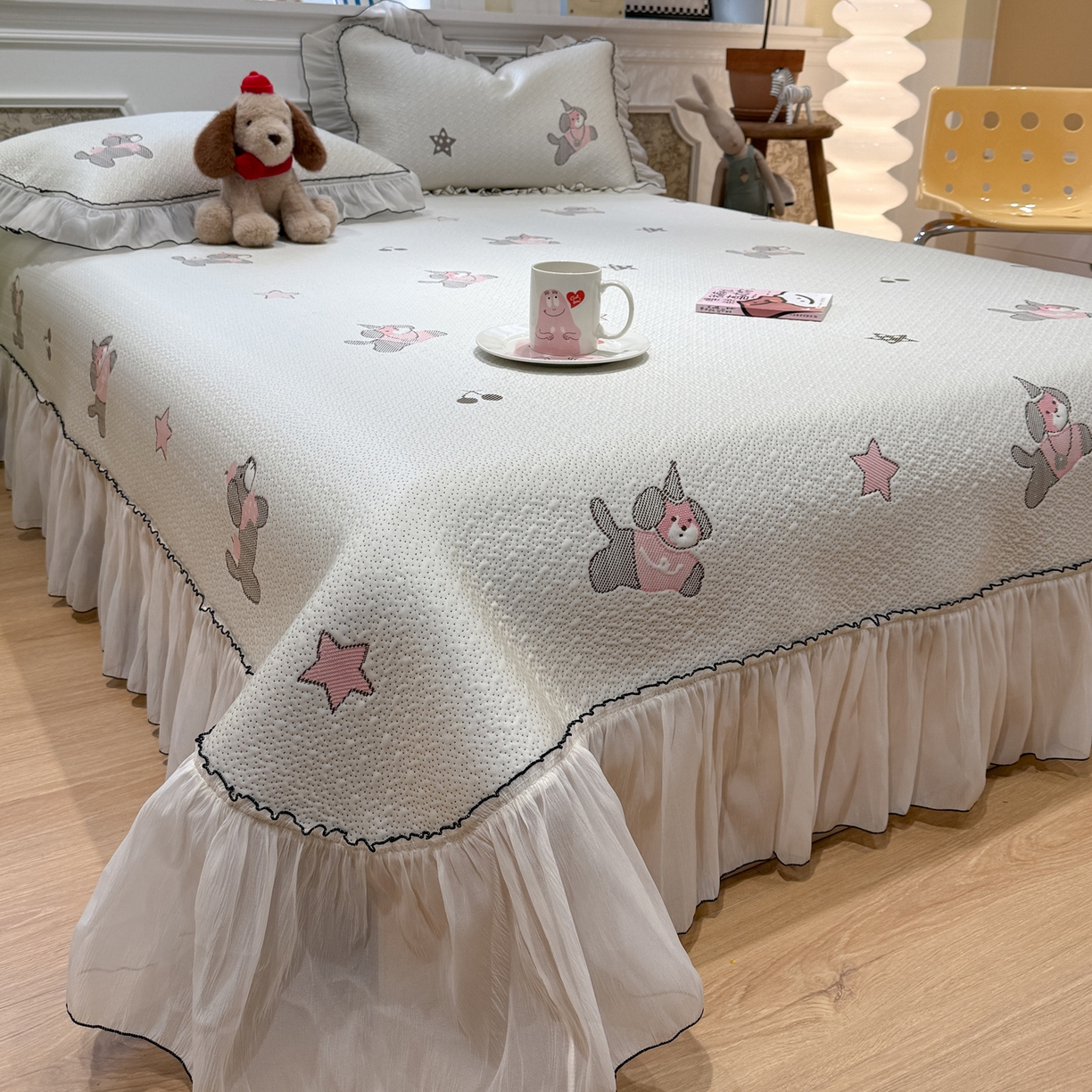 91家纺网 家纺一手货源 找家纺 （总）雅居纺家纺 2026新款PE凉感卡通床裙床盖凉席韩版花边加厚三明治底PE凉感席