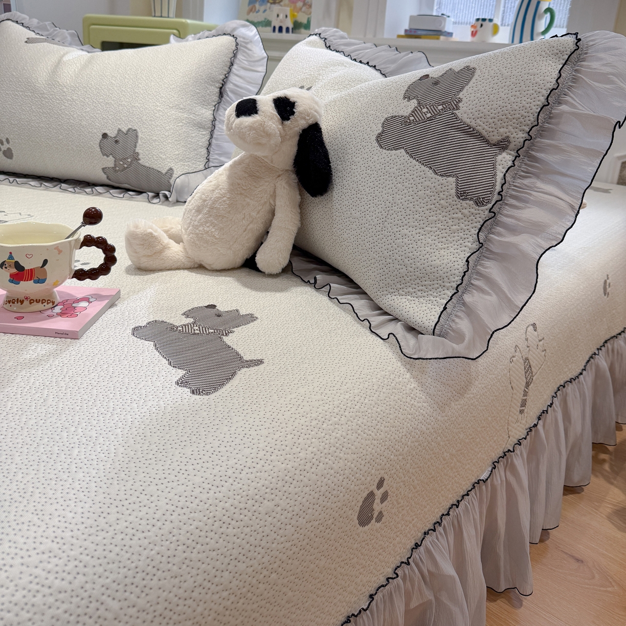 91家纺网 家纺一手货源 找家纺 雅居纺家纺 2026新款PE凉感卡通床裙床盖凉席韩版花边加厚三明治底PE凉感席 汪星人