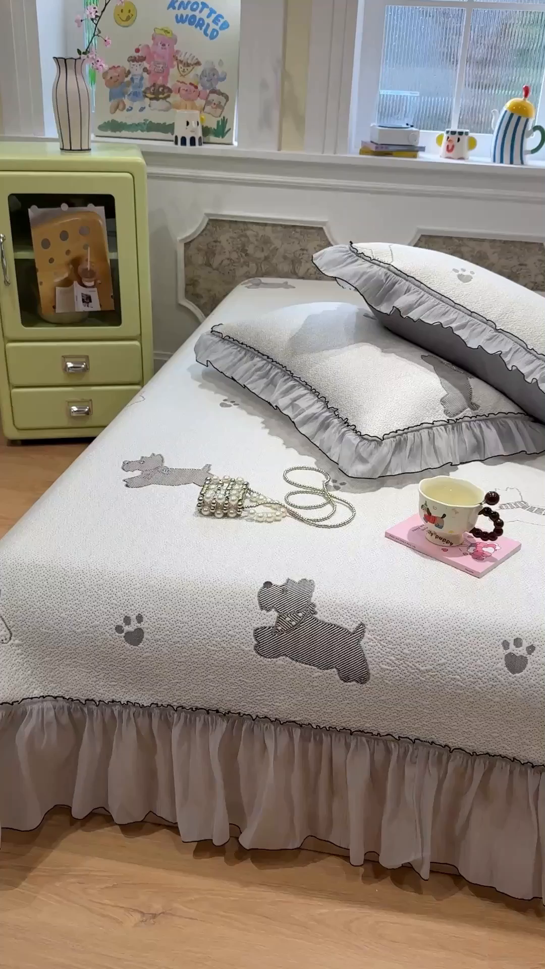 91家纺网 家纺一手货源 找家纺 雅居纺家纺 2026新款PE凉感卡通床裙床盖凉席韩版花边加厚三明治底PE凉感席 汪星人