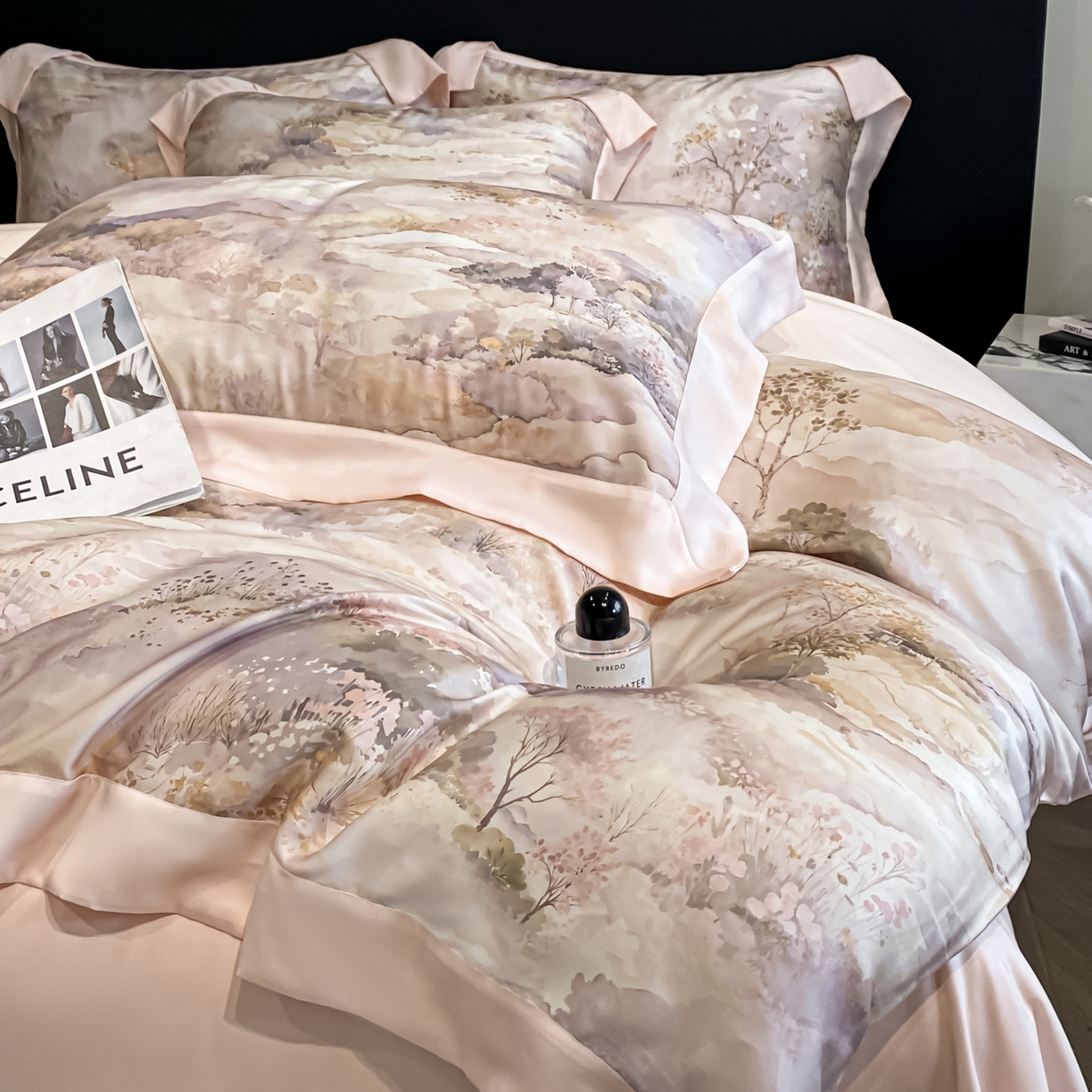 91家纺网 家纺一手货源 找家纺 （总）博纳家纺 2026新款天丝莱塞尔轻奢高端数码印花拼角宽边夏被四件套冰感凉感四件套--夏洛伊系列