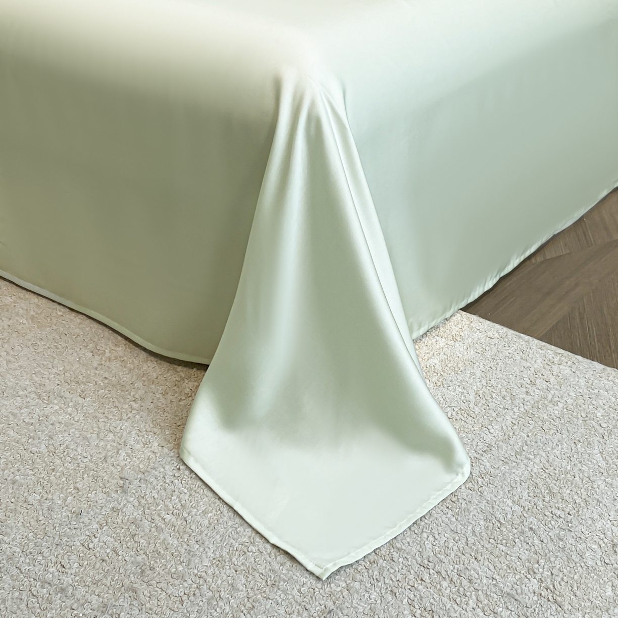 91家纺网 家纺一手货源 找家纺 博纳家纺 2026新款天丝莱塞尔轻奢高端数码印花拼角宽边夏被四件套冰感凉感四件套--夏洛伊系列 漫枝