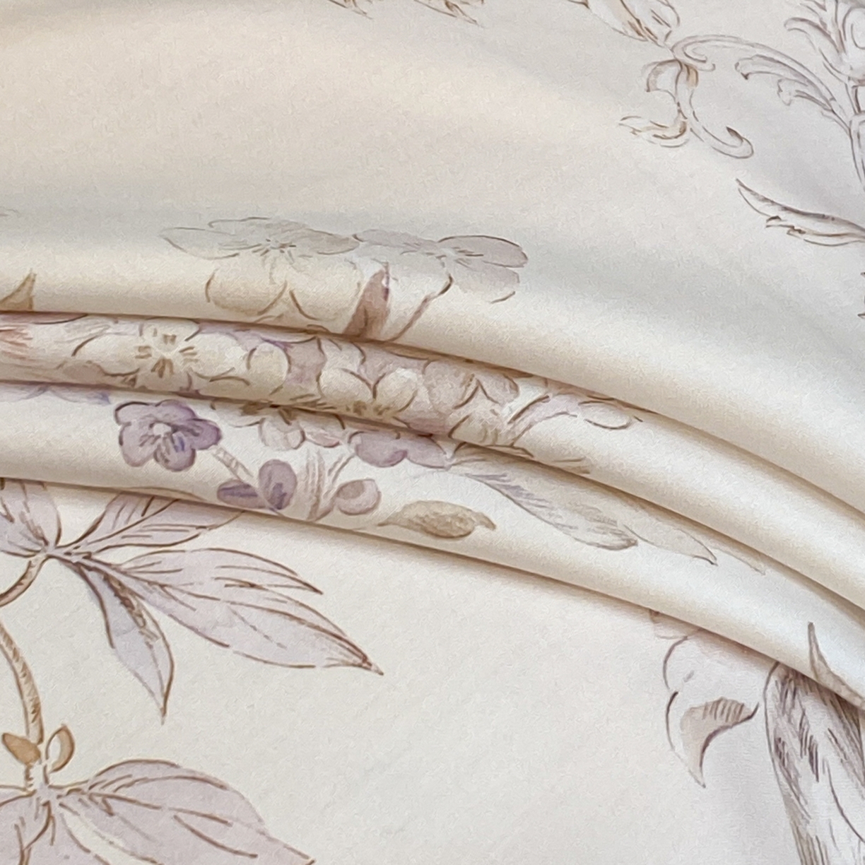 91家纺网 家纺一手货源 找家纺 博纳家纺 2026新款天丝莱塞尔轻奢高端数码印花拼角宽边夏被四件套冰感凉感四件套--夏洛伊系列 绮梦